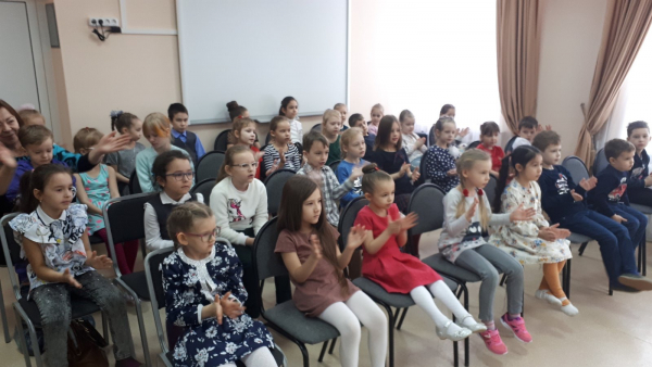 Сегодня, 28 февраля для детей МЭВД 2-7 лет и фортепианного отделов в школе состоялись концерты артистов Курганской Филармонии Светланы Сбинской и Ольги Рыжковой (фортепианный дуэт).